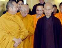 thich-nhat-hanh-2